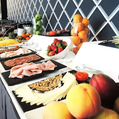Monarque Sultan Aparthotel